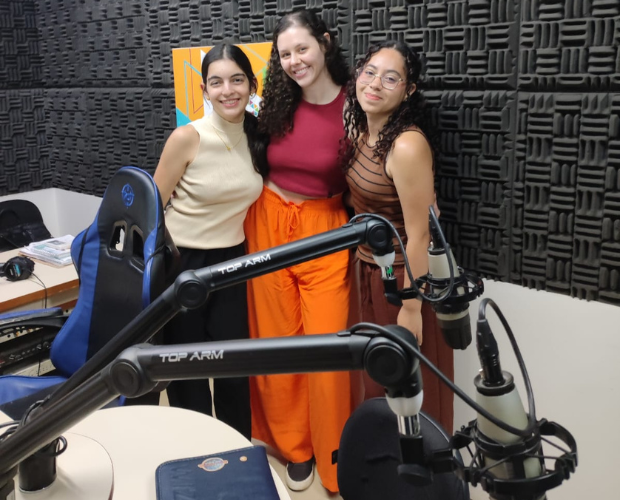 Acad�micos de Medicina divulgam informa��es importantes sobre hematologia na Univ�s FM